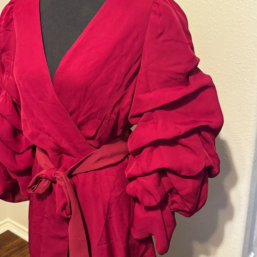 ALICE + OLIVIA Santina Tuck Sleeve Faux Wrap Silk Dress in Bordeaux Wine Size 6 - Picture 6 of 9